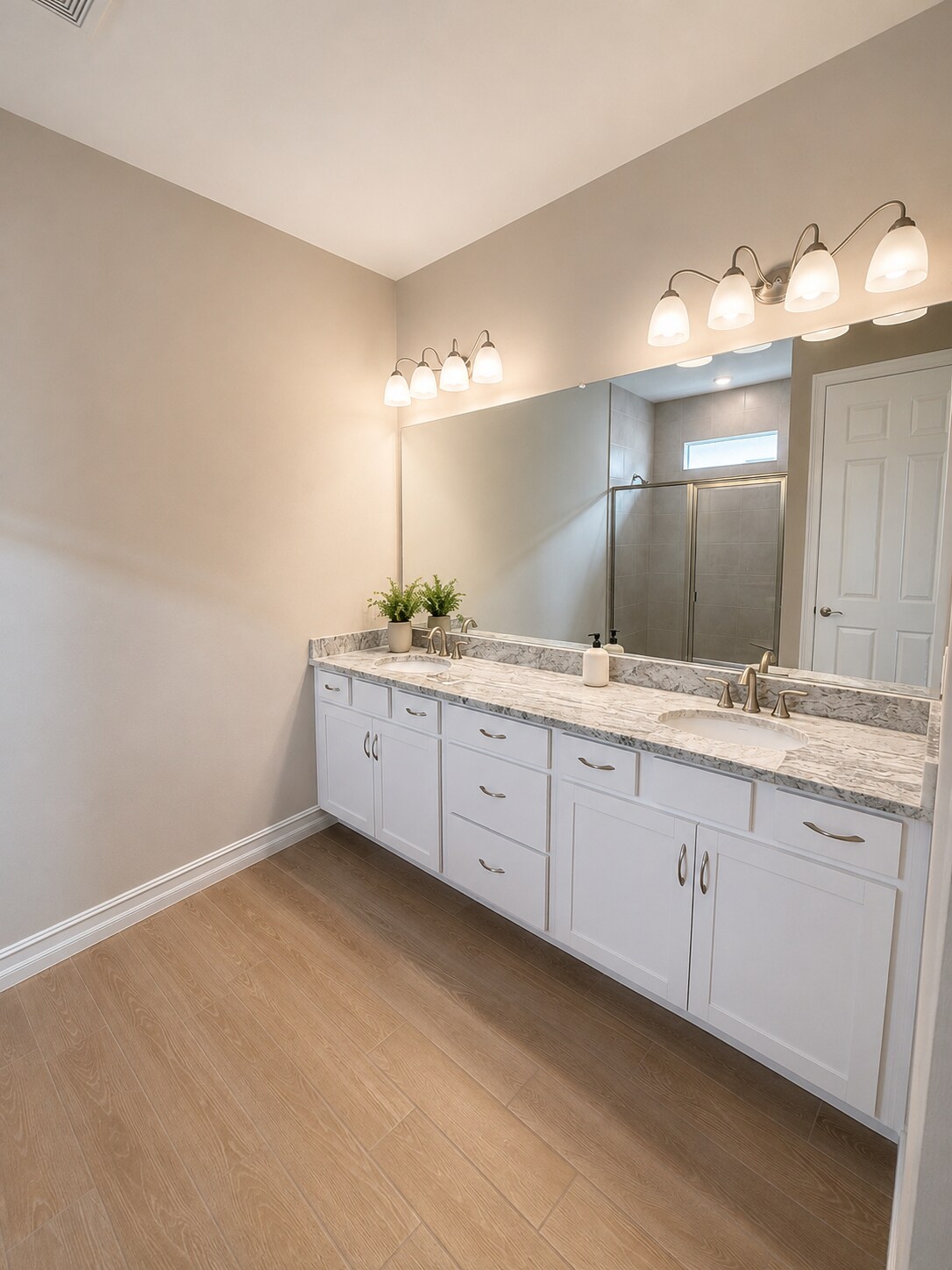 Building Photo - 435 Spring Hill Lake Loop