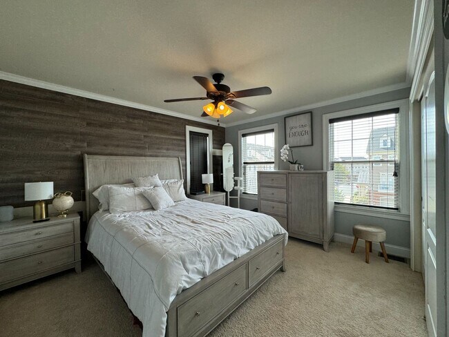 Building Photo - Stunning 3 Bed 2.5 Bath End Unit Townhome In Desired Preserve At Goose Creek - Water Included