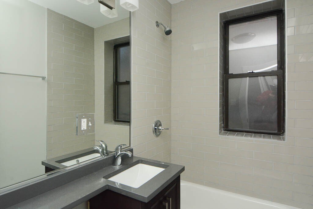 Building Photo - 533 W Belden Ave