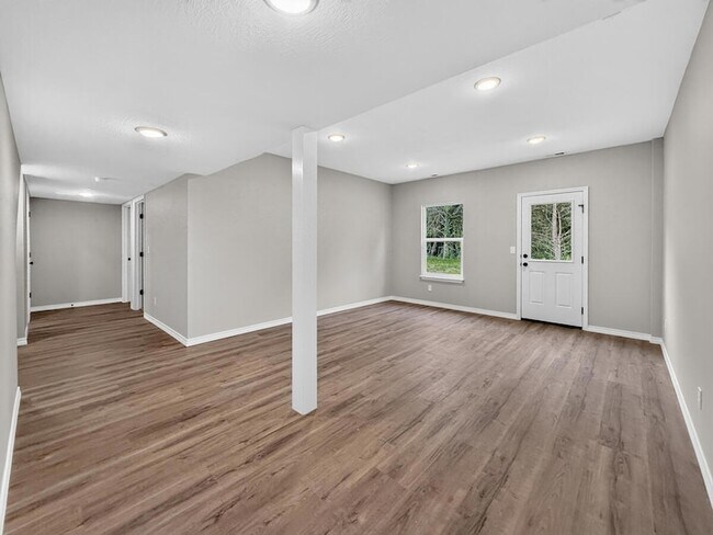 Building Photo - 595 Bailiwick Dr
