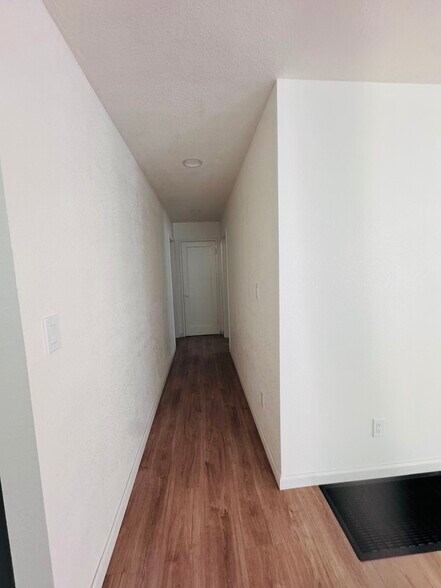 Building Photo - 1418 55th Ave