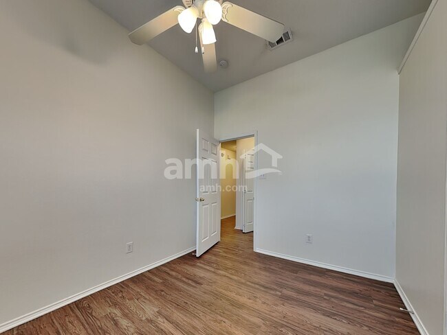 Building Photo - 219 Dartmouth Dr