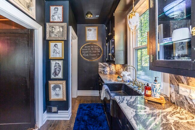 Building Photo - Historic Beauty: 3BR Near Downtown Detroit & | Henry Ford