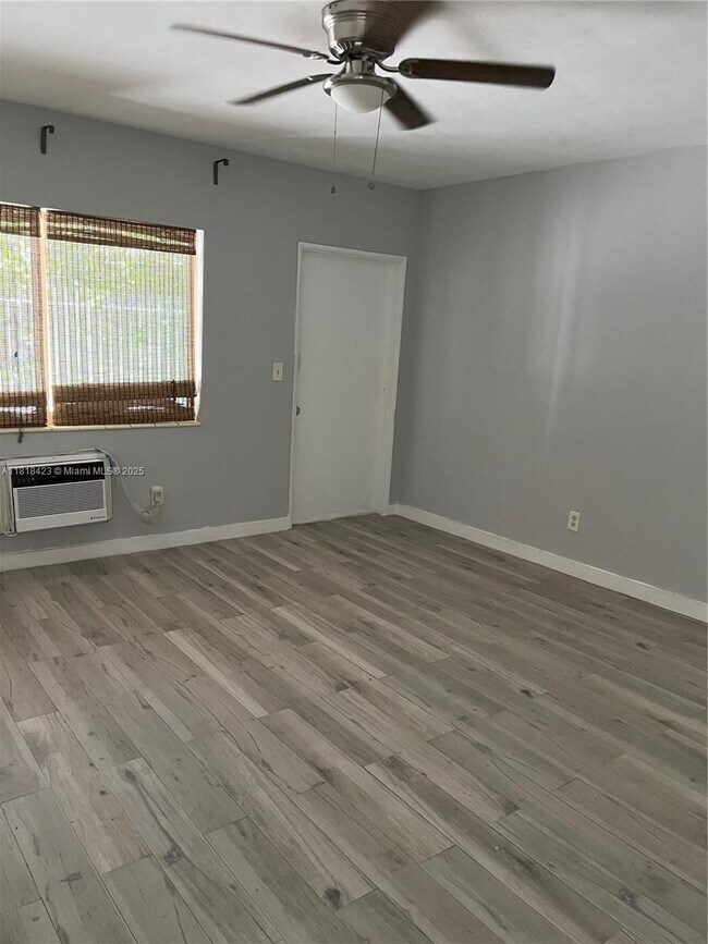Building Photo - 8415 Crespi Blvd