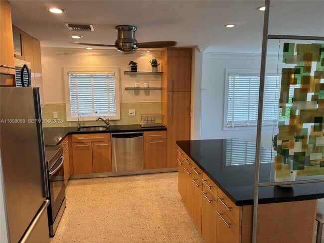 Building Photo - 1410 Polk St