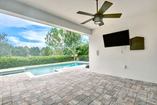 Building Photo - Elegant 5-Bedroom Pool Home for Rent in Sa...