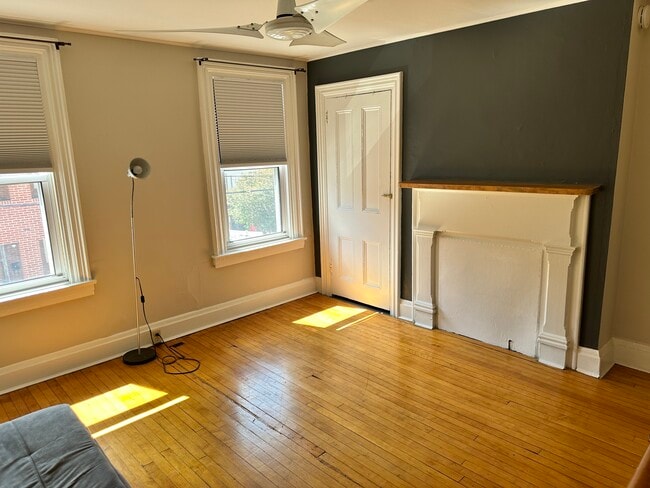 Building Photo - 327 44th St