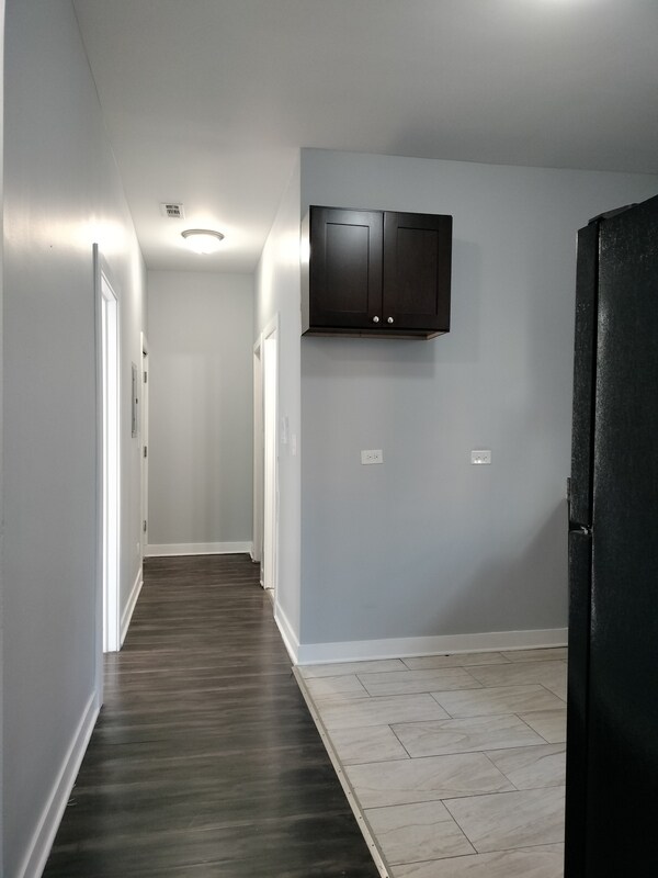 Building Photo - 1945 W 48th St