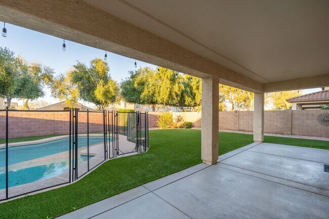 Building Photo - $3,500 For Lease Starting June 1, 2026 4 beds-2.5 Baths 2,421 Sq. Ft.  Amazing Gilbert 85298 Home...