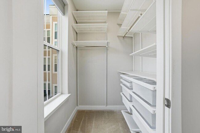 Building Photo - 989 S Buchanan St