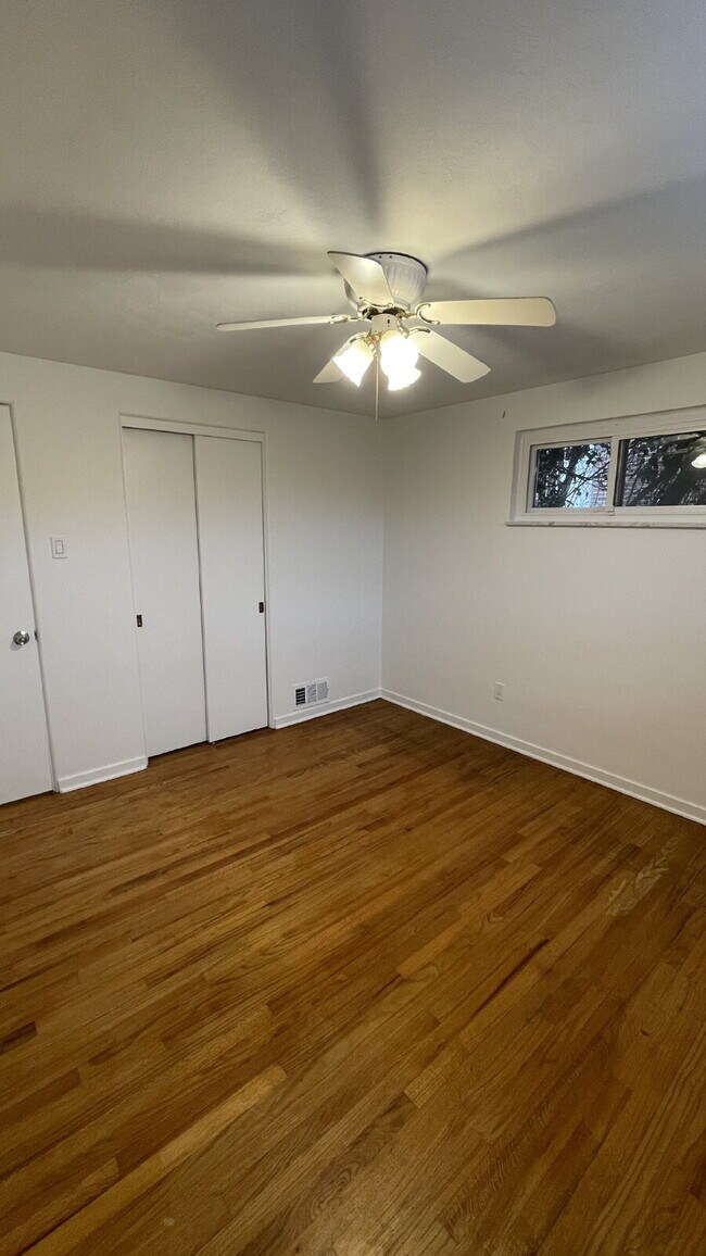 Building Photo - Charming 3 bed, 2 bath with finished basement!