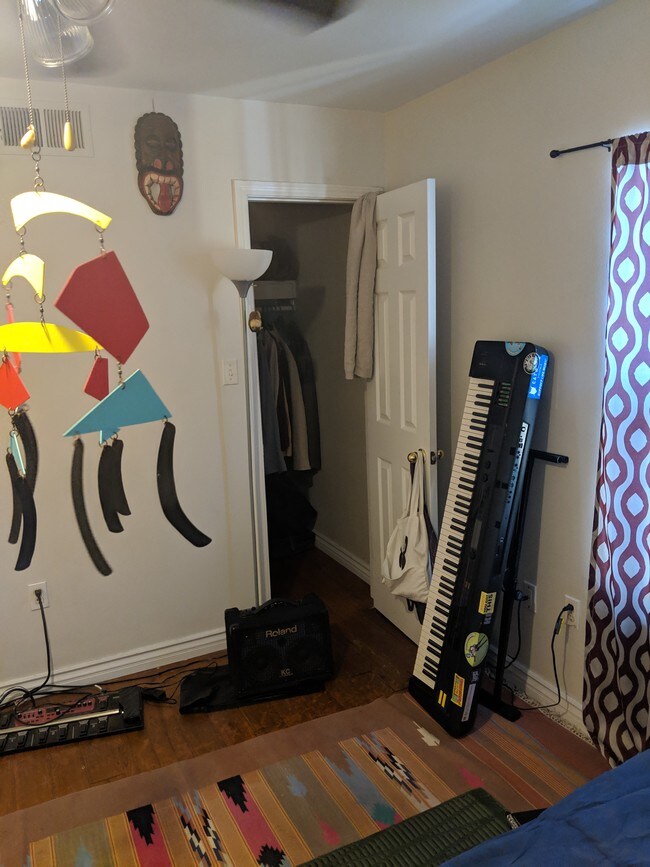 Building Photo - 2331 D'Abadie St