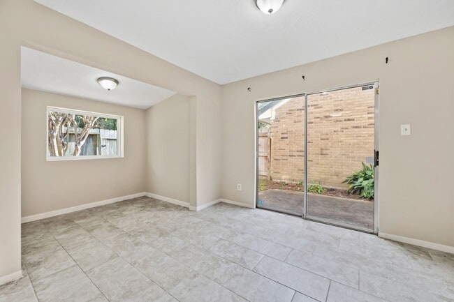 Building Photo - 3330 Beech Point Dr