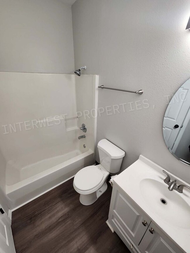Building Photo - Super Cute 3+ Bd 2ba Ranch Style Home With...