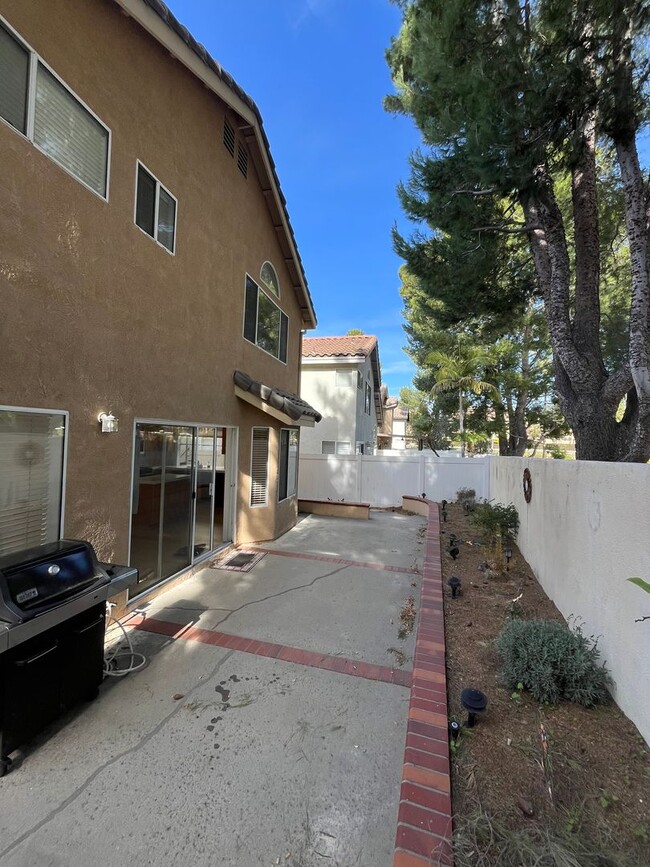 Building Photo - Lovely home located on nice cul-de-sac street