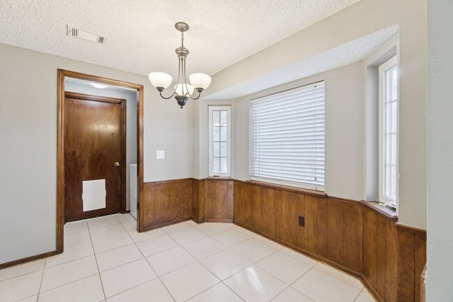 Building Photo - 1205 Swan Lake Rd