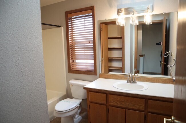 Building Photo - 1508 SE Solomon Loop