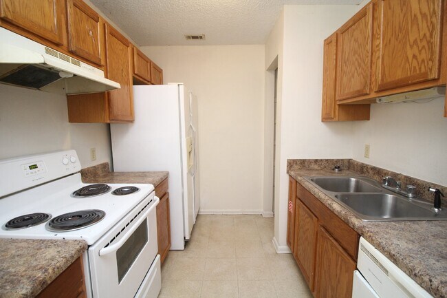 Building Photo - Affordable 2BR with Utilities Included – G...