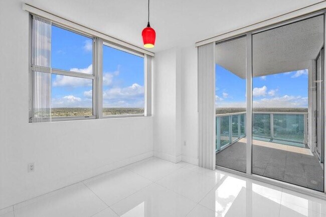 Building Photo - 2641 N Flamingo Rd