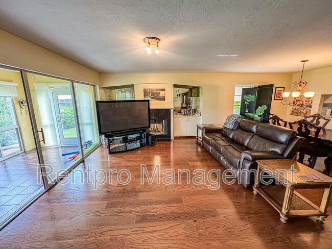 Building Photo - 5574 Chanteclaire