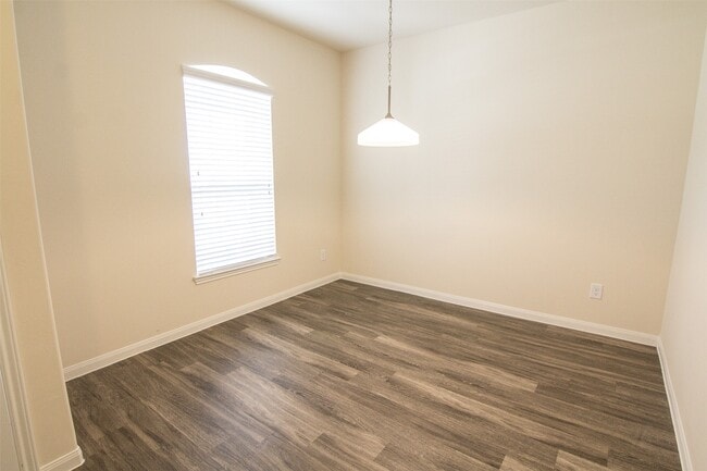Building Photo - 3783 Lake Bend Shore Dr