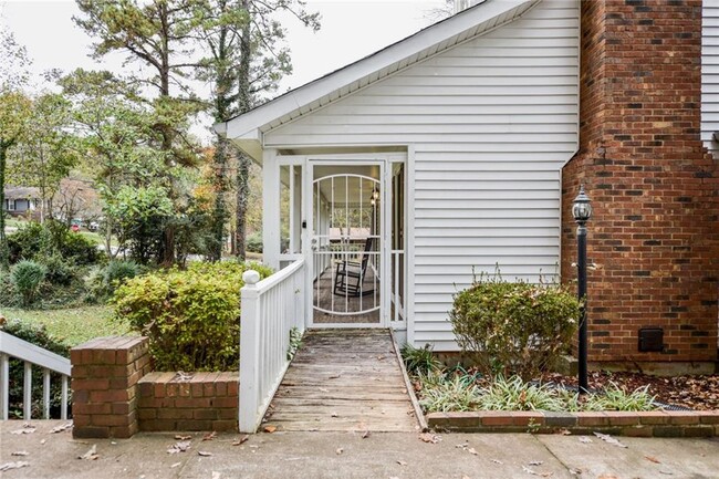 Building Photo - 1812 Lake Lucerne Dr SW