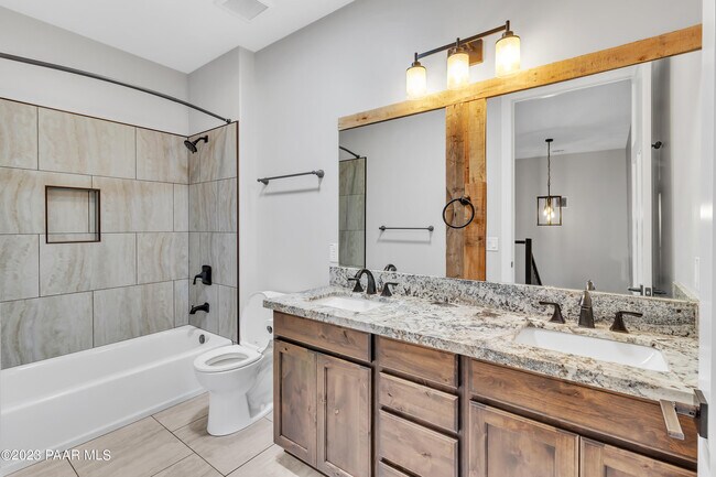 Building Photo - 1584 Majestic Way