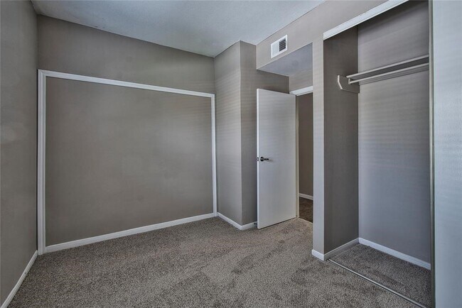 Building Photo - 702 Bering Dr