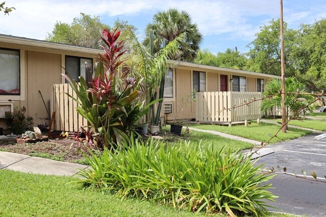 Building Photo - Live in a Great Location with Up to $2,000 Move-In Bonus + Free Utility Connection