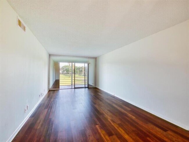 Building Photo - 4701 Martinique Dr