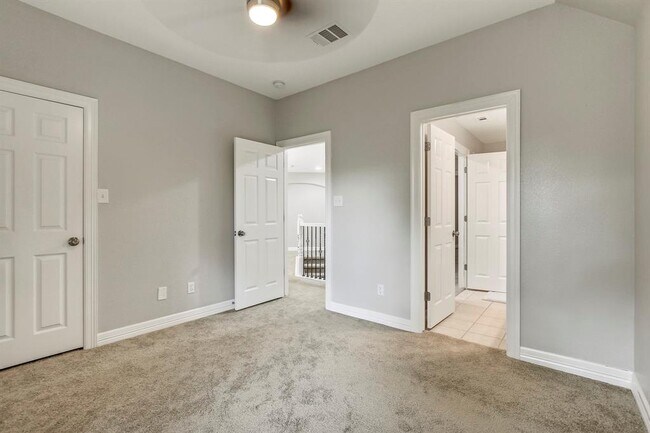 Building Photo - 140 Fairwood Dr