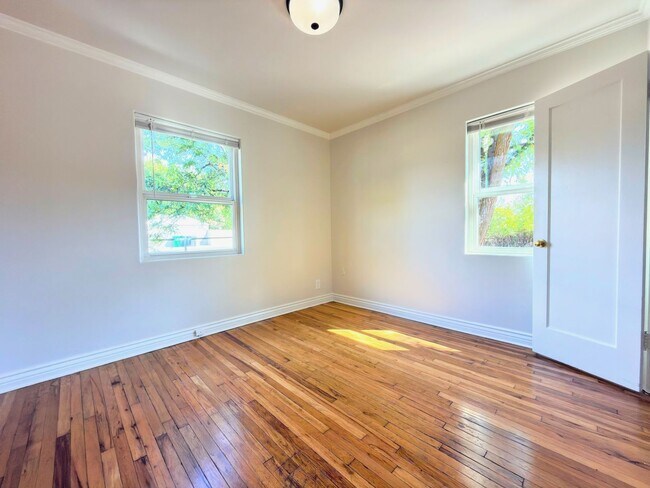 Building Photo - Newly Updated 2-Bedroom Home
