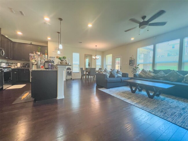 Building Photo - 3017 Maurine Dr