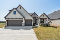 Building Photo - 5 Bed | 4 Bath House