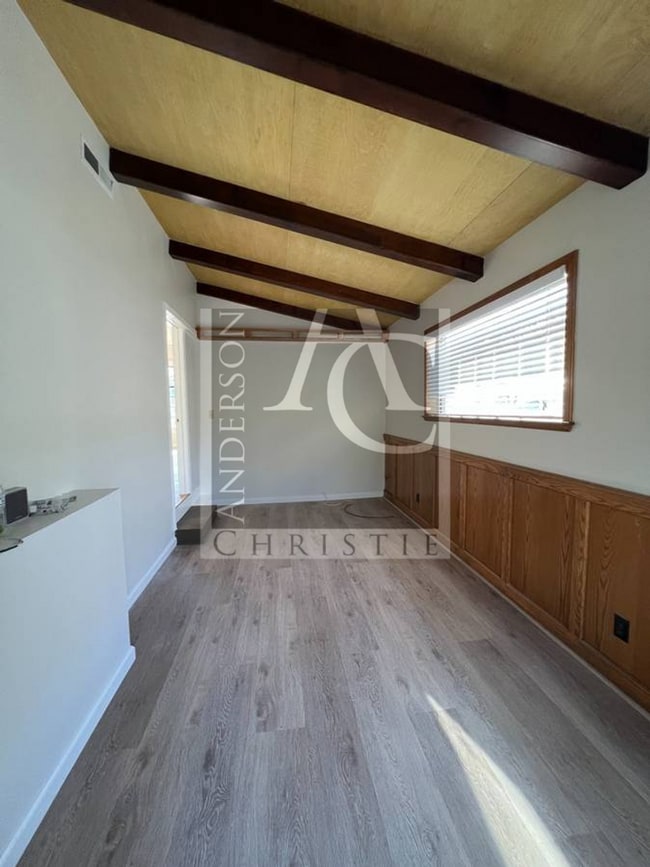 Building Photo - 12 8th St