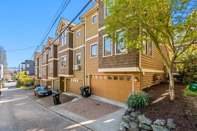 Building Photo - 3Bd/3Ba Seattle Townhouse