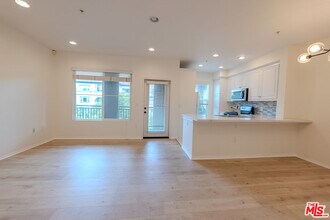 Building Photo - 6020 S Seabluff Dr
