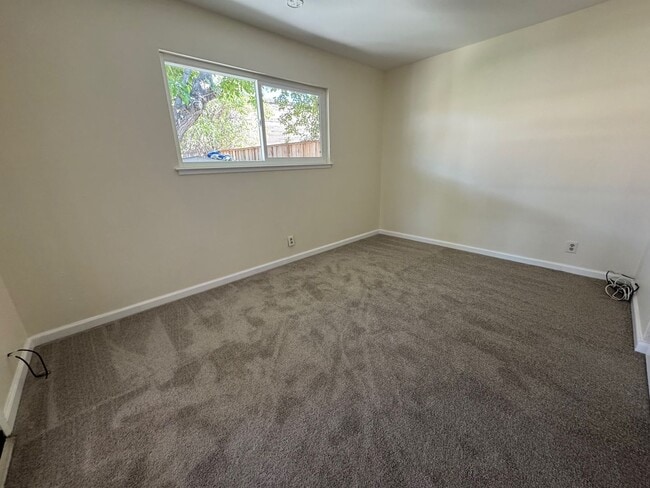 Building Photo - Remodeled 5 bedroom single level house - n...