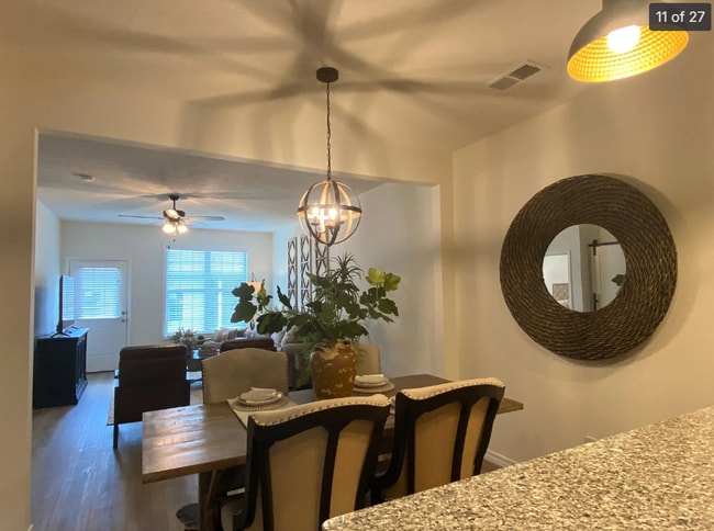 Building Photo - NEW LUXURY 2 BED 2 BATH 1 CAR GARAGE DUPLEX