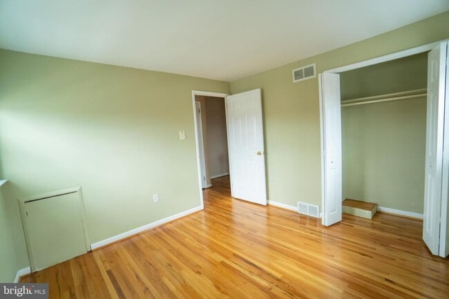 Building Photo - 129 Ridgefield Rd