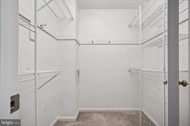 Building Photo - 4623 University Dr