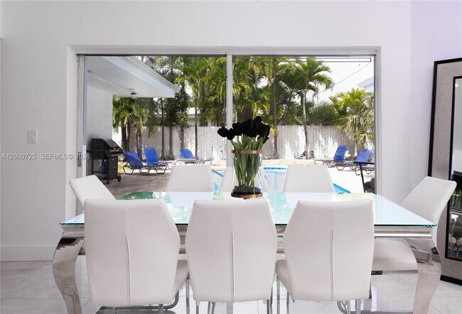 Building Photo - 2555 NE 202nd St