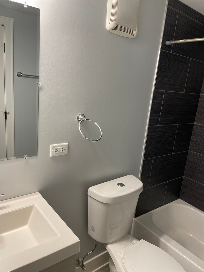 Building Photo - 2332 W 18th Pl