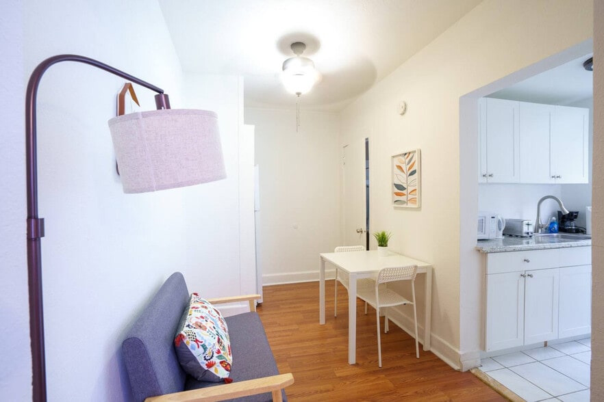 Building Photo - 444 Ponce de Leon Blvd