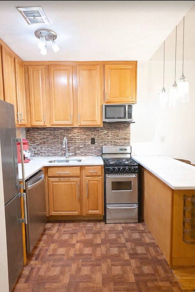 Building Photo - 110-20 71st Ave