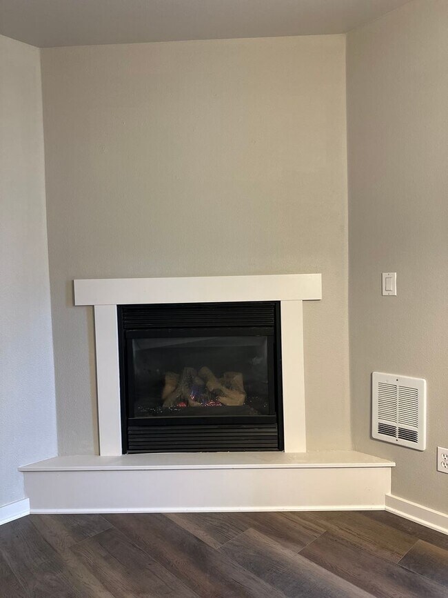 Building Photo - Juniper Ave 4-Plex (Juniper Prop.) - 02900-JUNI-00