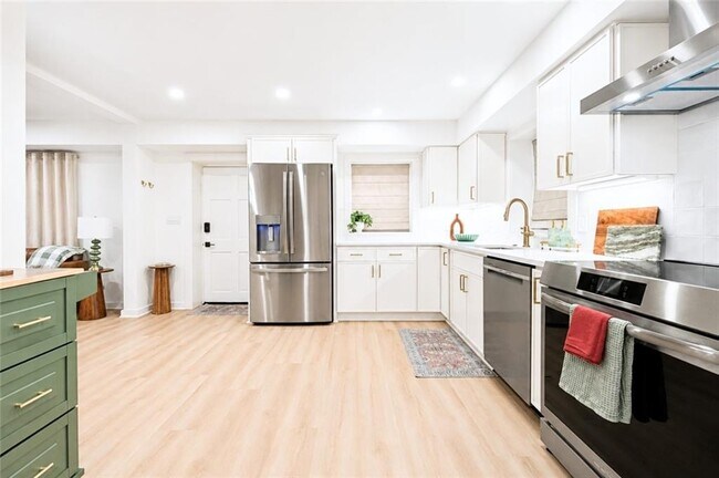 Building Photo - 3250 Wynn Dr