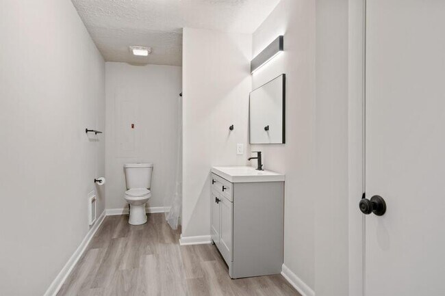Building Photo - 2520 Bradford Ct