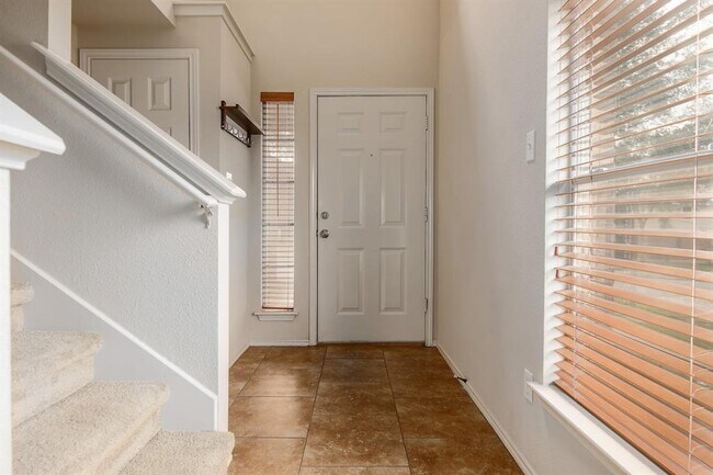 Building Photo - 1036 Doras Dr