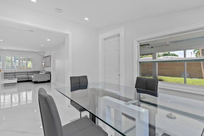 Building Photo - 871 NW 23rd Terrace